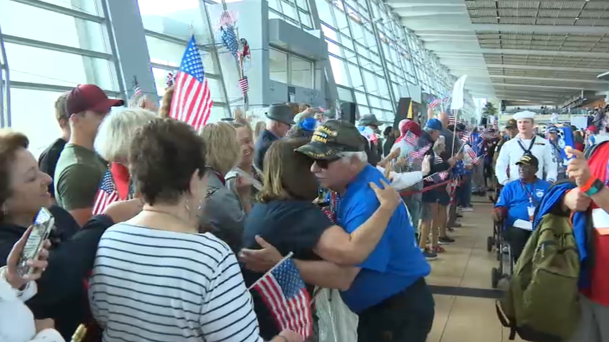 San Diego veterans welcomed home after taking Honor Flight to Washington, D.C.