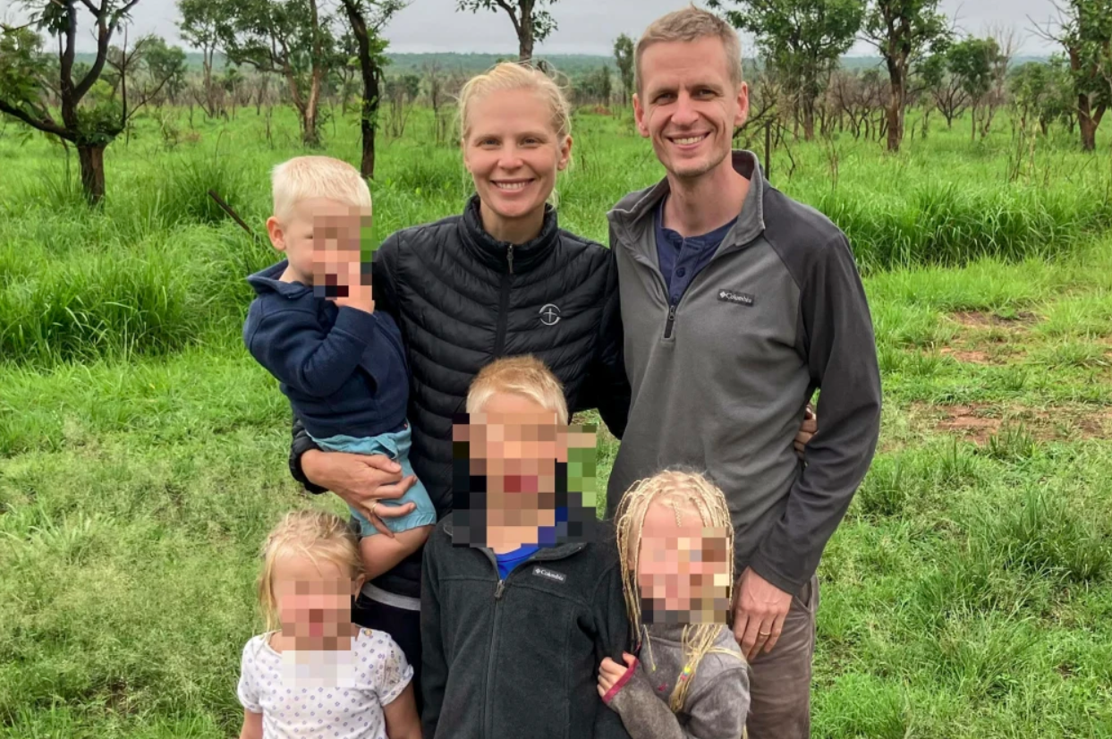 American doctor with Ebola evacuated to Germany as wife and kids are monitored...