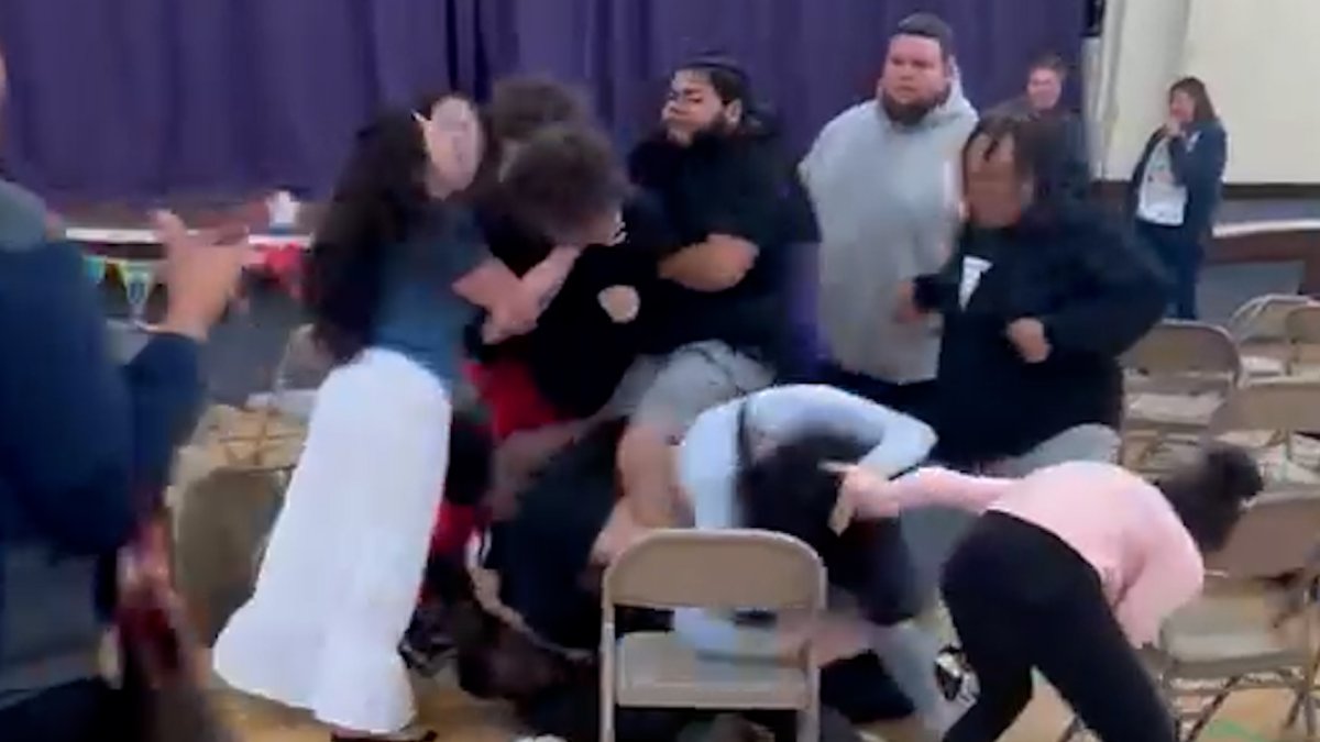 Watch as a fight broke out at a Ohio kindergarten graduation – NBC 7 ...