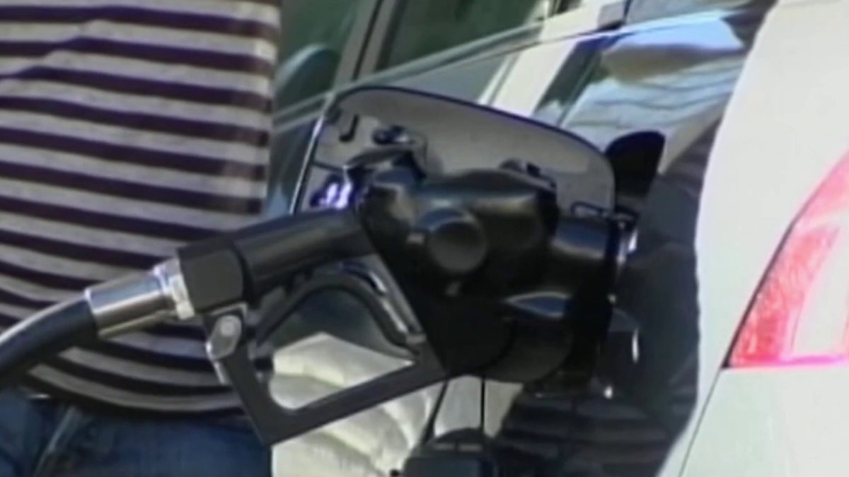 SDSU economy professor says it could take weeks before gas prices go down
