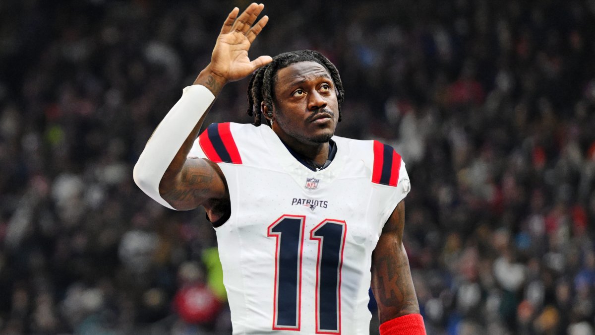 A new star in New England: Patriots trade for Eagles WR A.J. Brown Brown will add a new dimension to New England's offense. By Nick Goss • • Updated 2 minutes ago