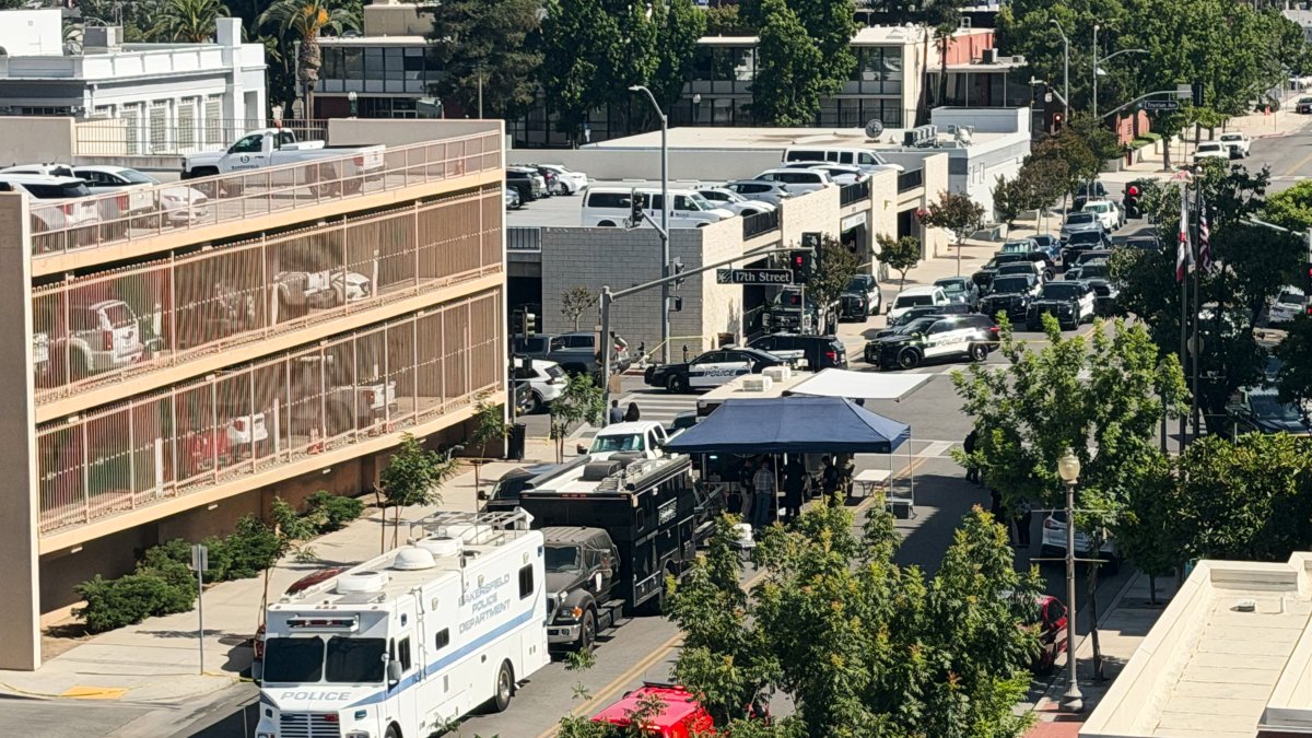 Police say man barricaded himself inside Chase bank building with others in California