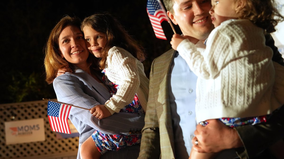Tuesday's primaries: Democrats try to make Iowa inroads and defend California