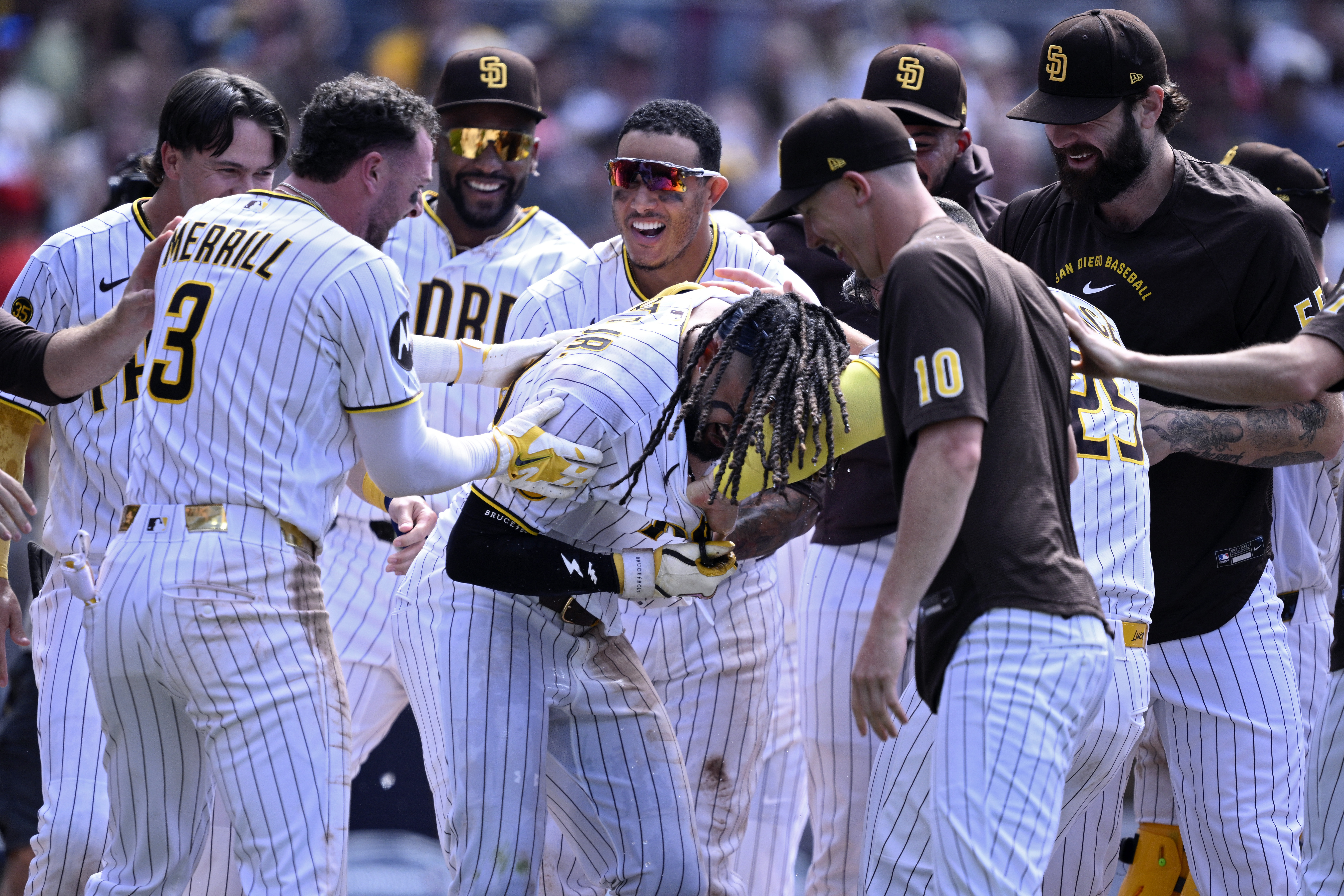 Tatis' first Petco homer of the year delivers crucial walk-off win