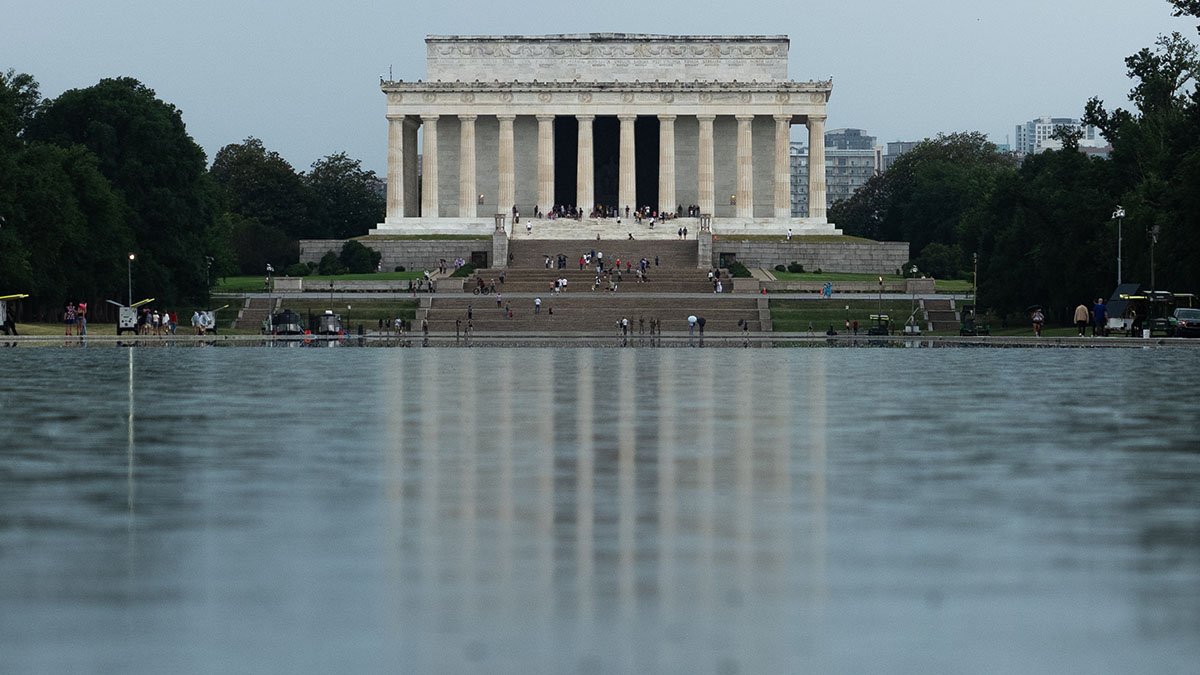 6 arrested in alleged vandalism of Lincoln Memorial Reflecting Pool, Trump says