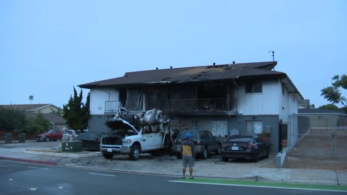 Search underway for arson suspect after 2 hospitalized in Imperial Beach fire