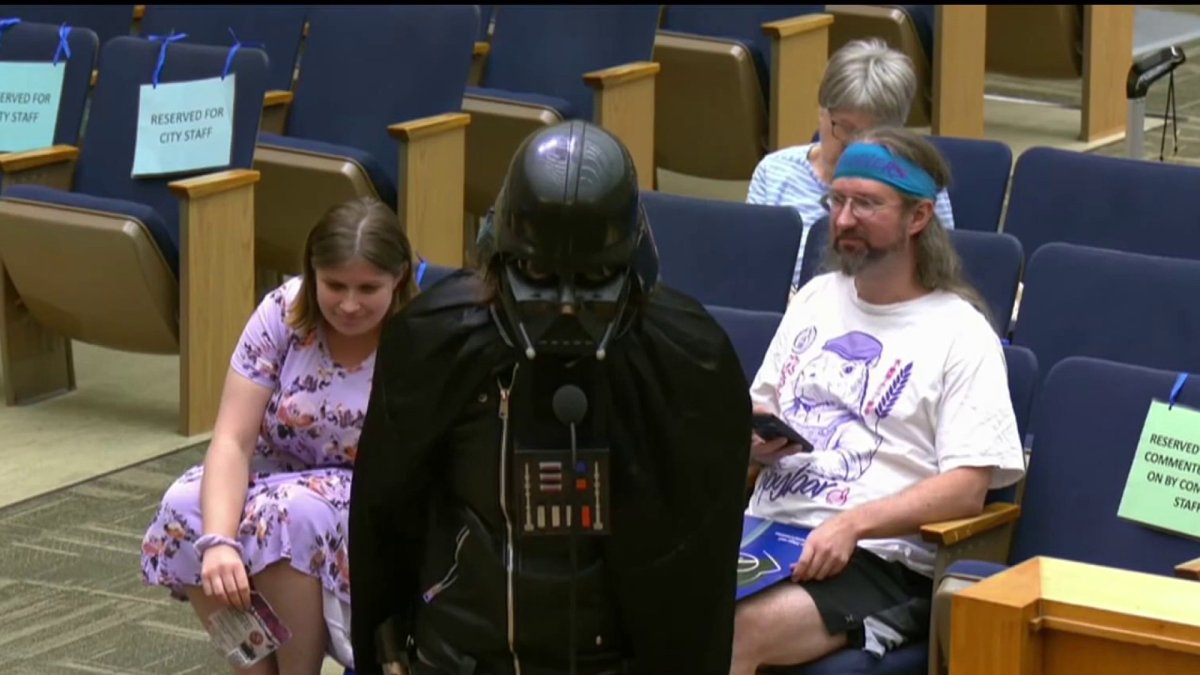 'The Emperor is a fan of FLOCK': Darth Vader cosplayer supports FLOCK in San Diego