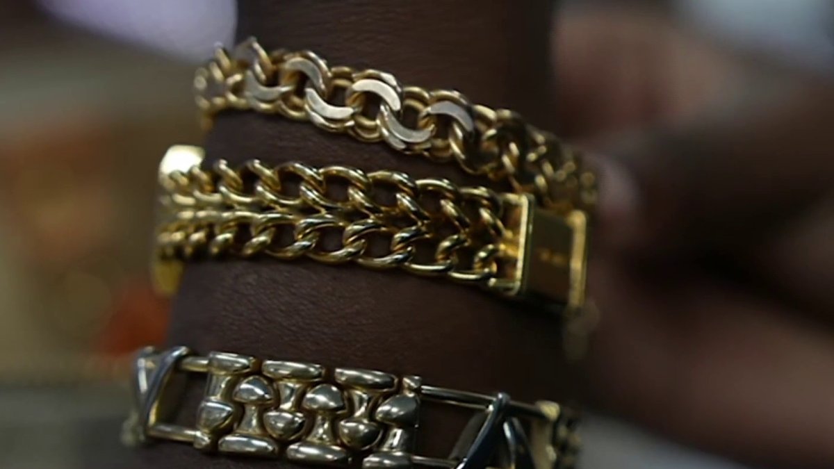 Buying jewelry online? San Diego jeweler shares tips before buying