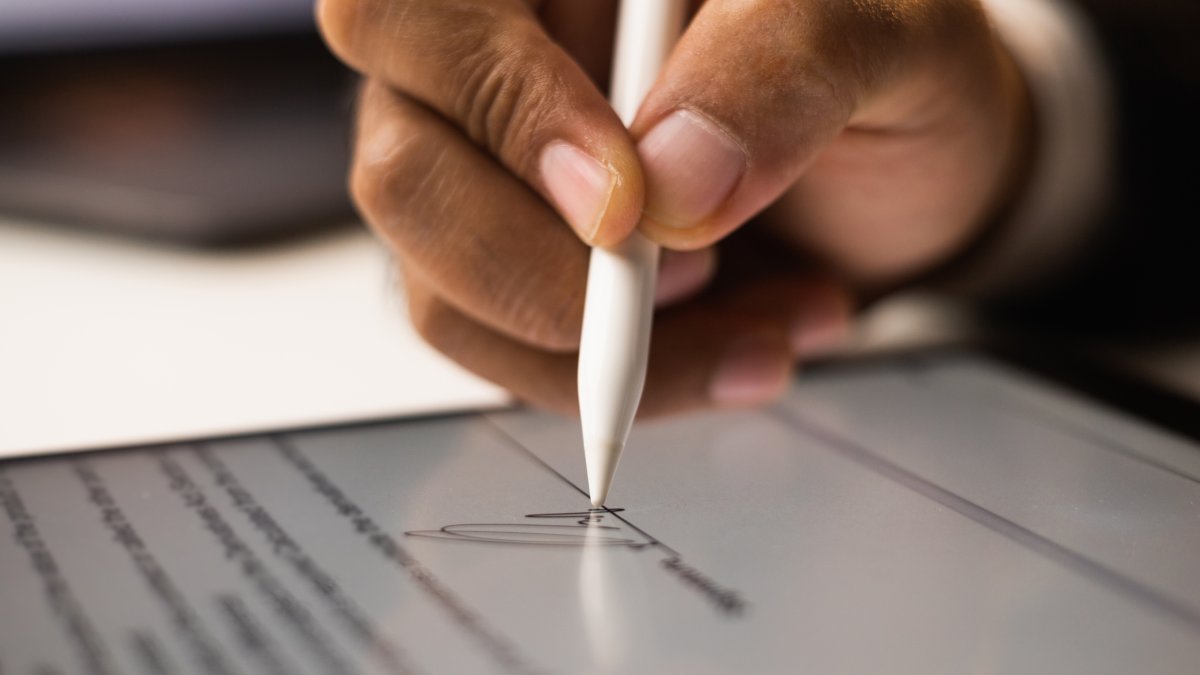 Before you sign: Warning about door-to-door sales tactics targeting seniors