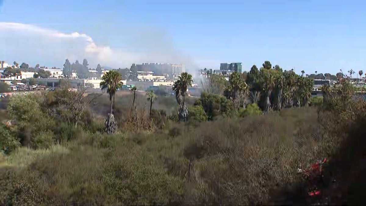 Convoy Fire disrupts traffic along SR-52