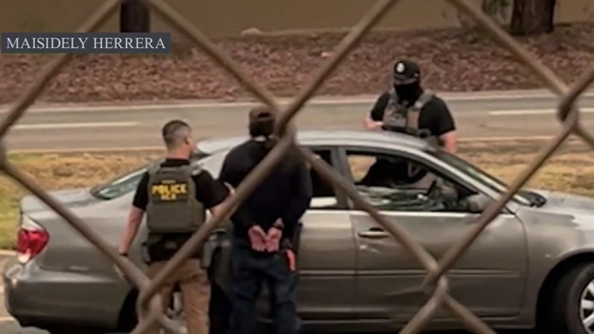 Captura del video proporcionado por Maisidely Herrera donde se muestra la detención de un hombre en Escondido.