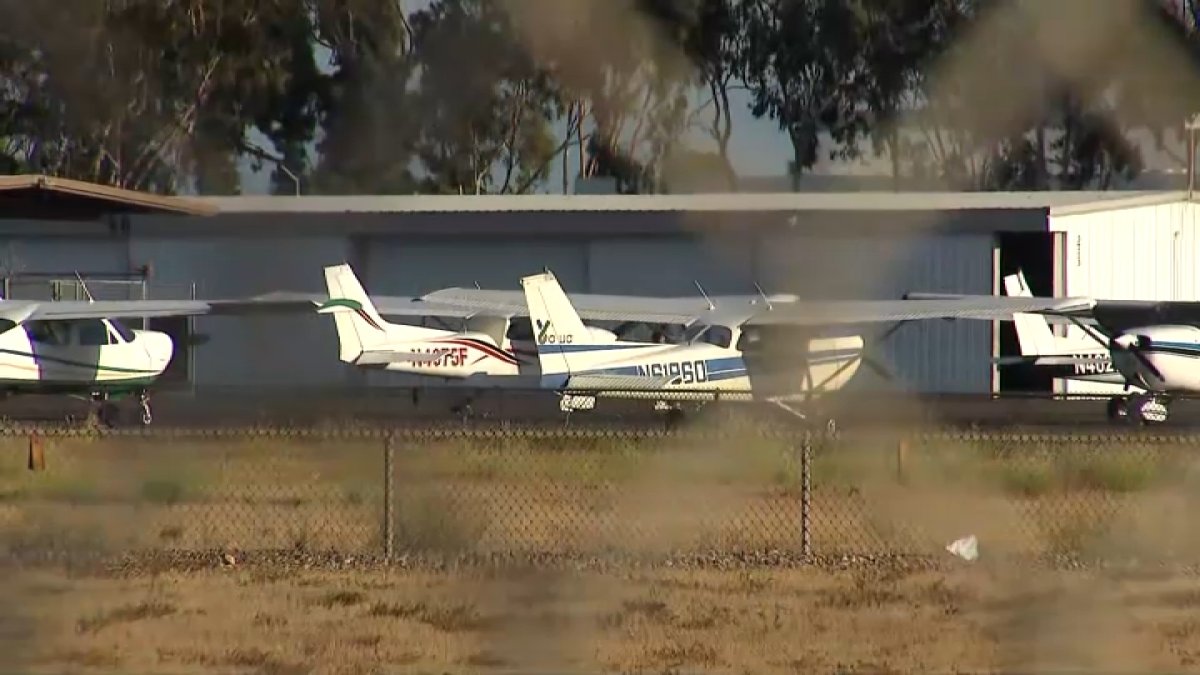 2 dead after plane crashes at Montgomery-Gibbs Airport in Kearny Mesa