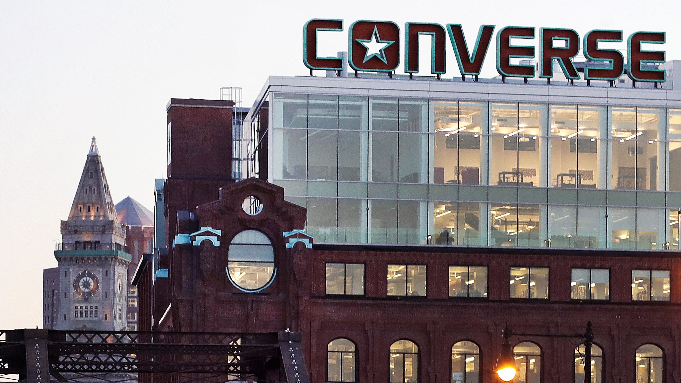 バッグ kkk Converse pulls sneaker ad that critics said had racist imagery
