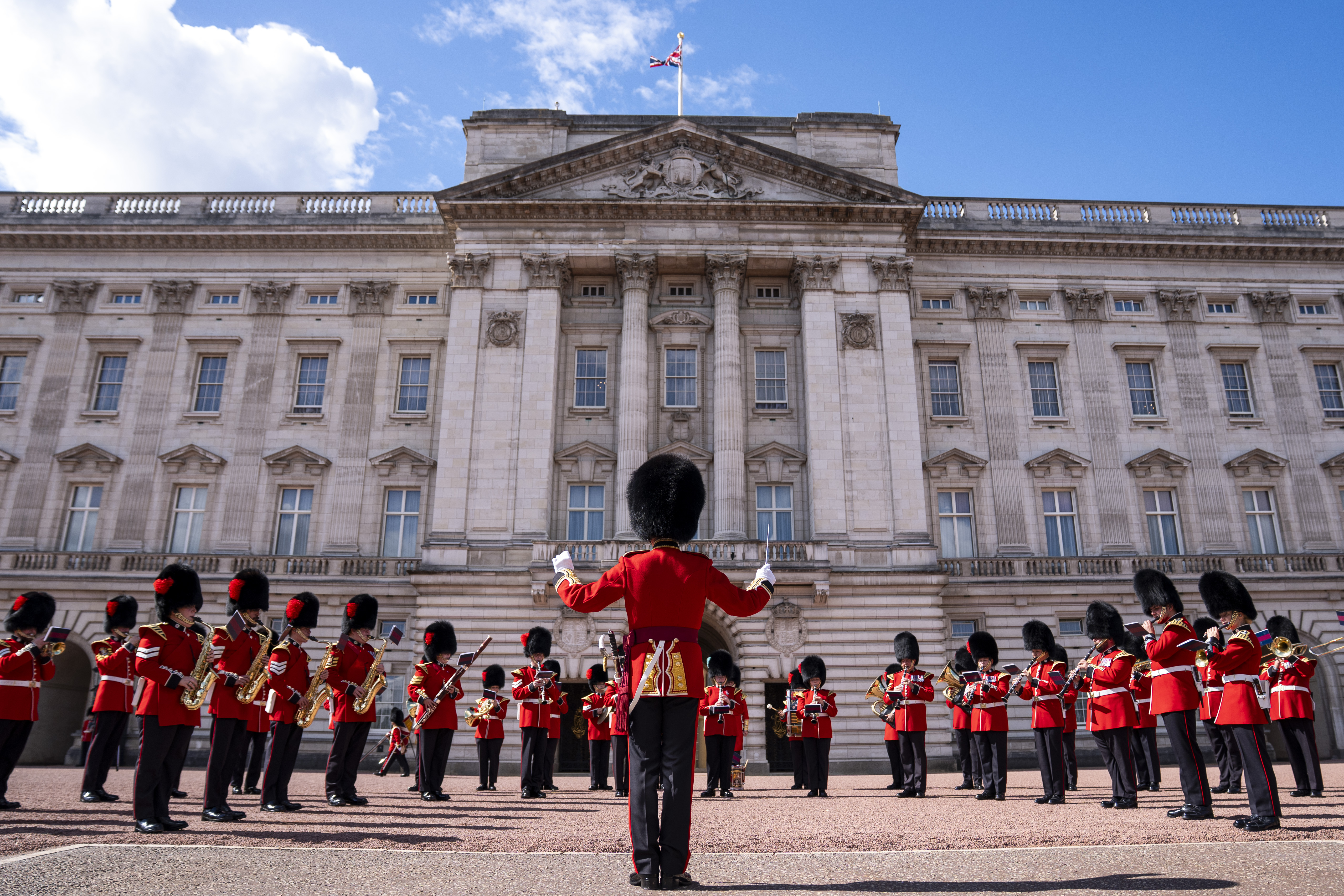 Buckingham Palace honors 9/11 during Changing of the Guard – NBC 7 San ...