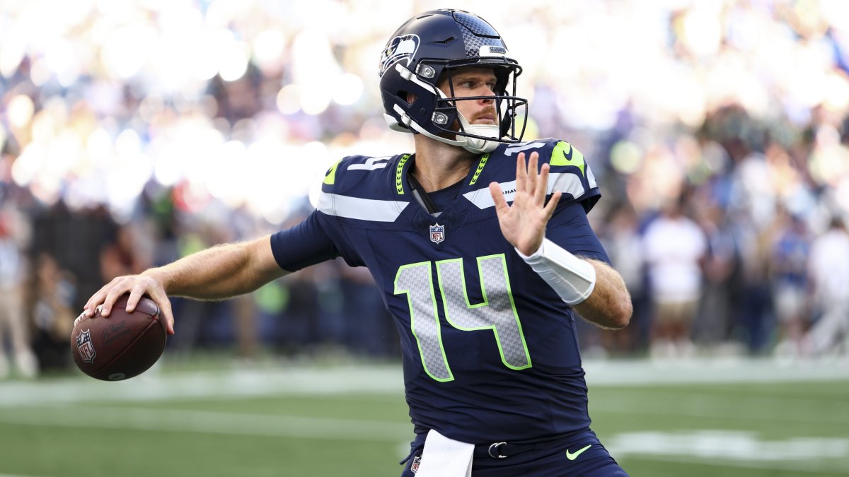 Seahawks' Sam Darnold has soft tissue injury and timeline for return is unclear