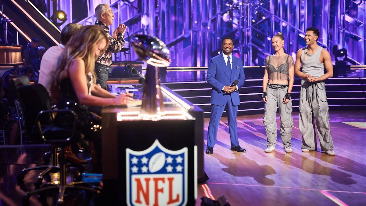 Julia Stiles re-creates her ‘Save the Last Dance' routine on ‘DWTS' and a surprise guest shows up