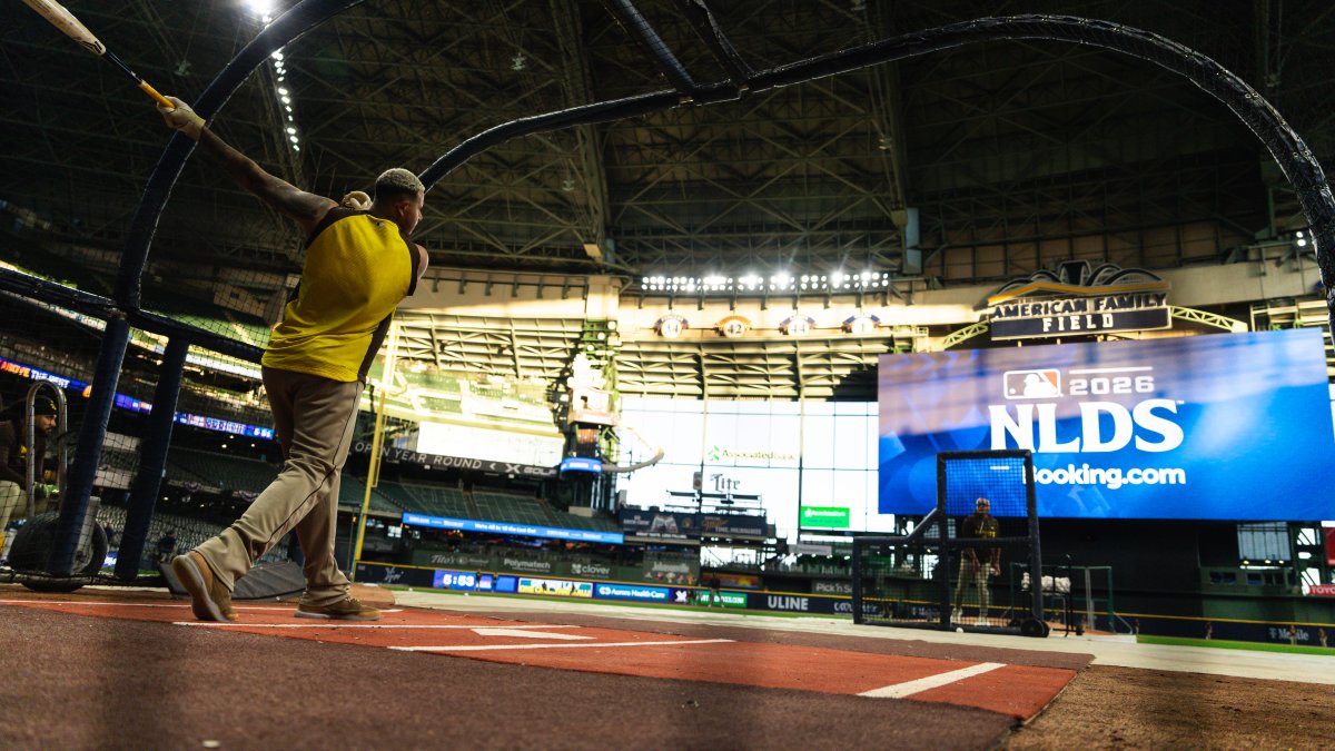 Padres Keep Wild Card Roster for NLDS Against Brewers