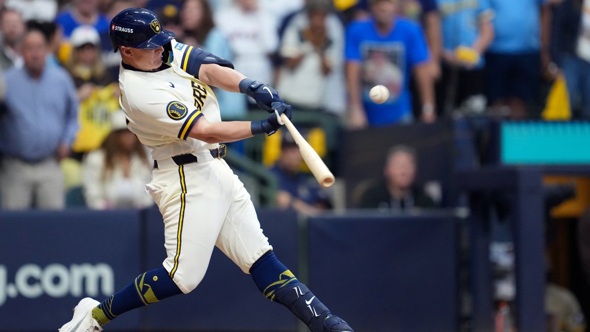 Brewers stun Miller, Padres in walkoff NLDS Game 2 win