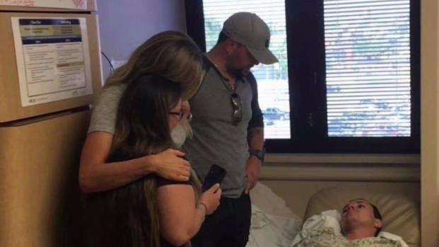 [DGO] Jason Aldean Visits Local Man Hurt in Las Vegas Shooting